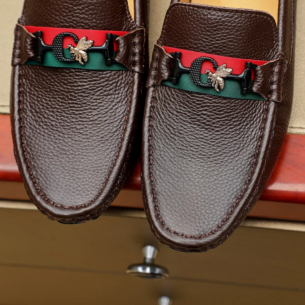 Men's shoes 💰360💰💰GUCCI Gucci official website synchronizes the latest model 🛃The upper is made of imported cowhide, 🐷leather lining, rubber outsole, 🎩🎩top-notch handcrafted workmanship with fine stitches and threads🔍definitely satisfy those perfectionist men who pursue high luxury quality 👏 Colors available! Code number 38-45 Large quantity in stock